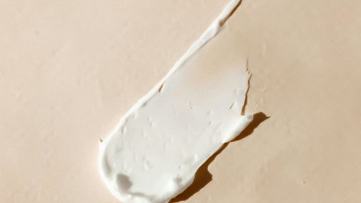 Lotion, crème, émollient : Quelle différence et que choisir pour prendre soin de votre peau ?